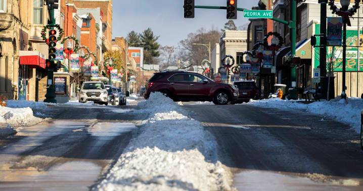 Up to 5 inches of snow expected Saturday night across northern Illinois as clipper moves in
