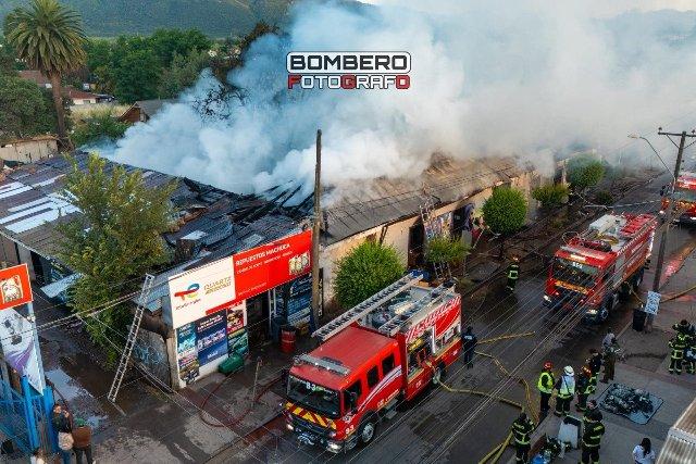 Incendio destruye vivienda y locales comerciales en Chimbarongo