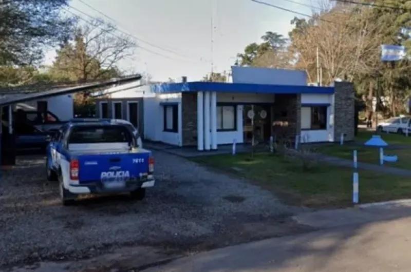 Conmoción: hallan sin vida a una joven debajo de su cama y su madre quedó en la mira