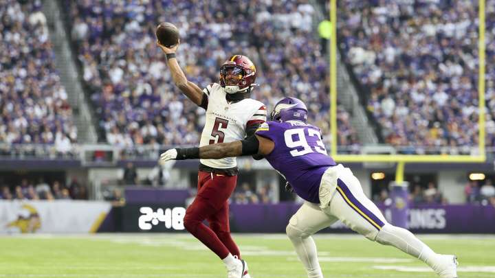 Jayden Daniels questionable to return after reinjuring left elbow