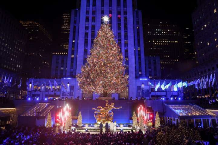Nueva York ilumina famoso árbol navideño con villancicos de Marc Anthony y Michael Bublé