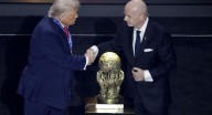 Donald Trump se anotó un golazo desde mitad de cancha al recibir el Premio de Paz de la FIFA