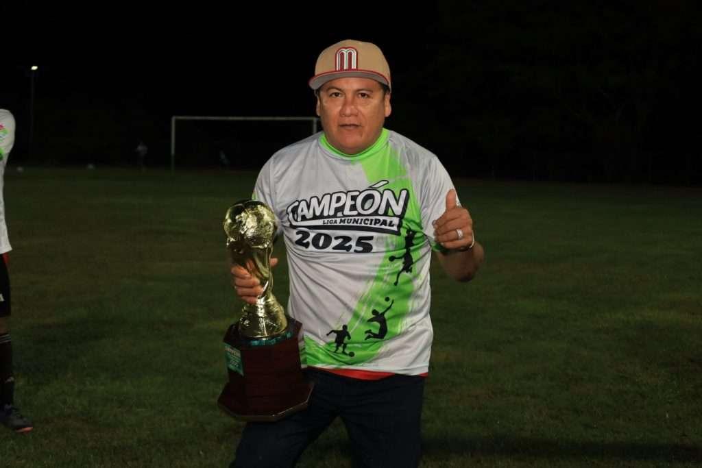 Huatulco tuvo una gran final de la Liga Municipal de Futbol Soccer de Veteranos Jr.