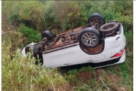 Chocaron dos autos sobre Autovía Artigas y uno terminó volcado sobre la banquina