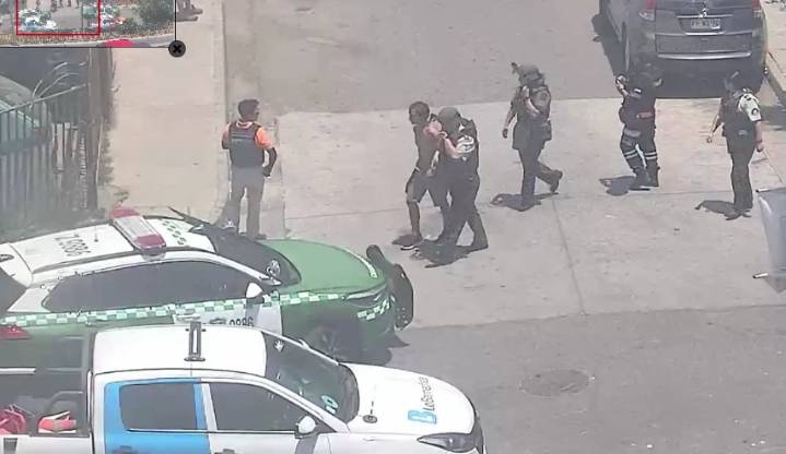 Carabineros arresta a individuo que intentó quemar vivienda con bombas molotov