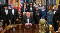 Donald Trump le entregó a los integrantes de KISS las Medallas de Honor