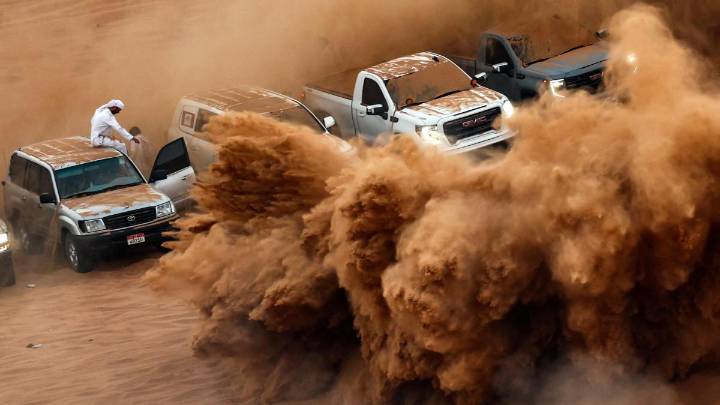 Drifting en Emiratos, protestas en París y más imágenes del día