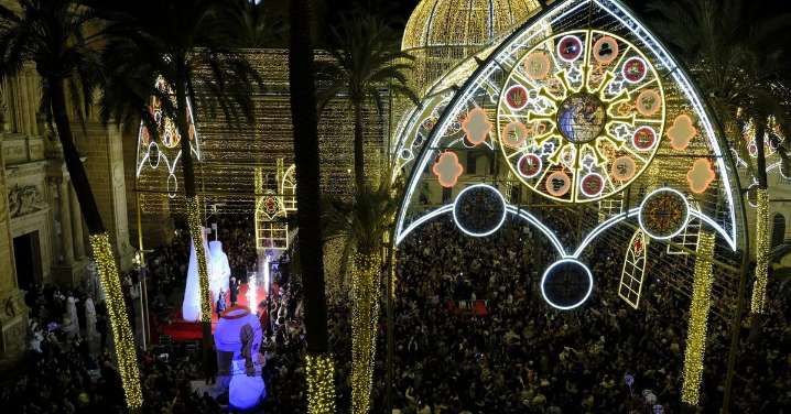 Las mejores imágenes del encendido navideño en Almería