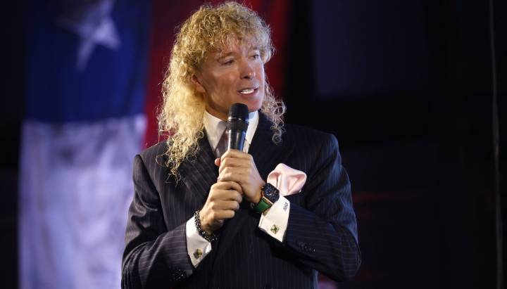 Farkas estalla contra el Gobierno: califica de "una vergüenza" la reconstrucción y genera rápida respuesta del Ministerio de Vivienda