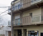 “Hombre araña” en Santa Rosa desvalijó un departamento: lo detuvieron por las cámaras y las zapatillas de la víctima