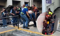 Avalancha humana en escalera electromecánica del Metro de CDMX deja doce lesionados