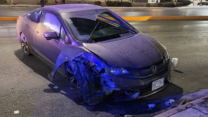 Ebrio intenta retornar en V. Carranza y choca contra poste en Colosio