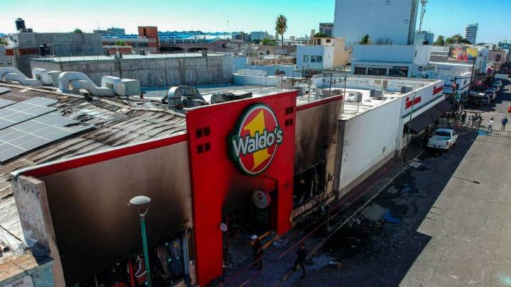 Sobre "Caso incendio en Waldo’s: dueños de la tienda siguen sin declarar a un mes de la tragedia"
