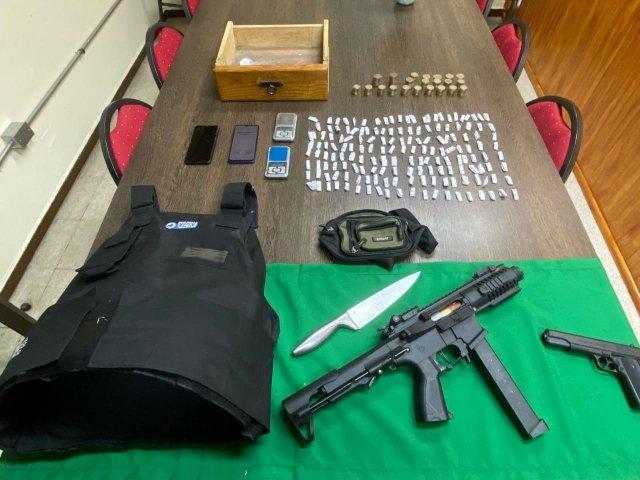 Detienen a dos hombres por microtráfico en La Granja