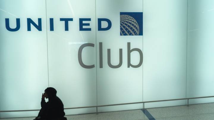 United Airlines Issues Statement After Closing Its Lounge Following Incident With Flight 803