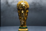 LEGO y FIFA lanzan el trofeo oficial de la Copa Mundial 2026 en una réplica a tamaño real
