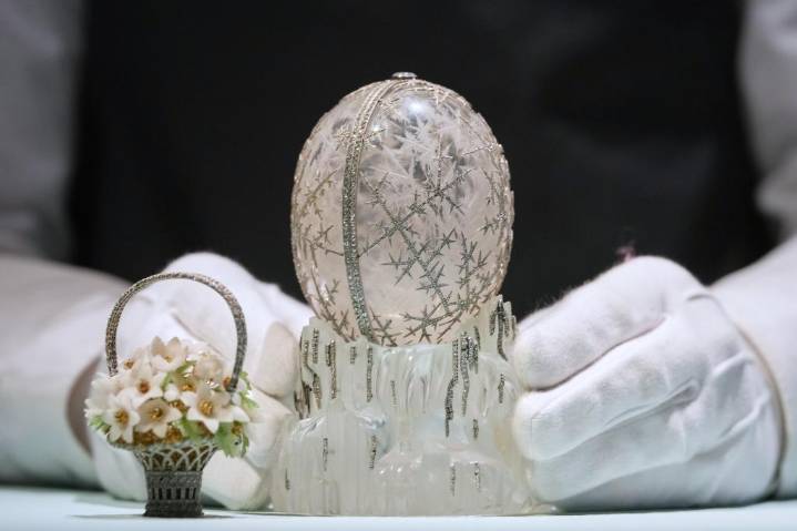 Huevo Fabergé de cristal hecho para la realeza rusa alcanza precio récord de $30,2 millones