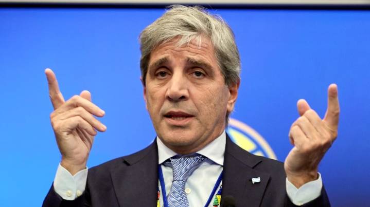 Luis Caputo aseguró que los bancos ofrecieron prestarle al país hasta US$7000 millones: "Estamos definiendo cuánto tomar"