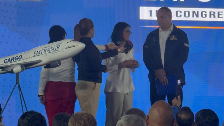 Delcy Rodríguez agradece a aerolíneas por mantener operatividad