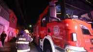 Incendio en casa de Guadalajara deja dos adultos mayores con quemaduras graves y varios vecinos intoxicados