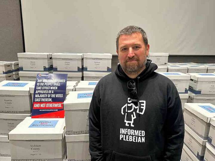 Missourians petition to suspend map