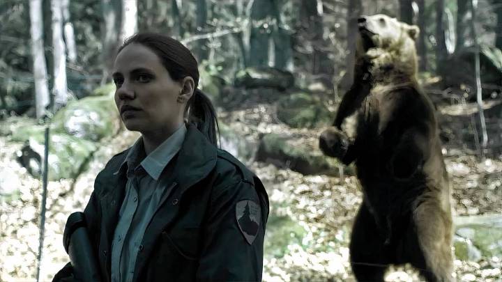 Savage Hunt Review: Bear Attack Creature Feature Is a Savagely Boring, Inauthentic Mess