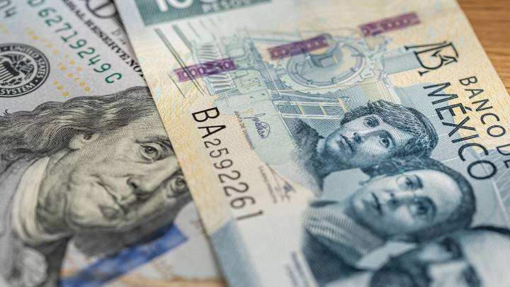 Ante el retroceso del dólar, el peso sube y registra su mejor nivel en más de un año