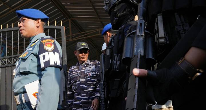 Turba mata al violador de una niña discapacitada y arrastra su cadáver con una moto (+Video)