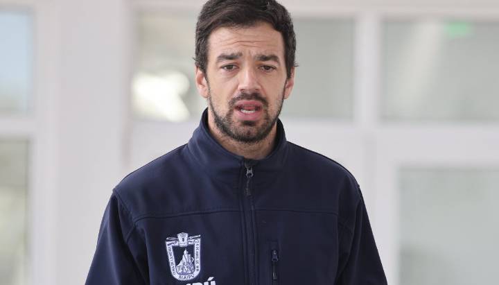 Tomás Vodanovic sigue hospitalizado por infección amigdalar y permanece en tratamiento