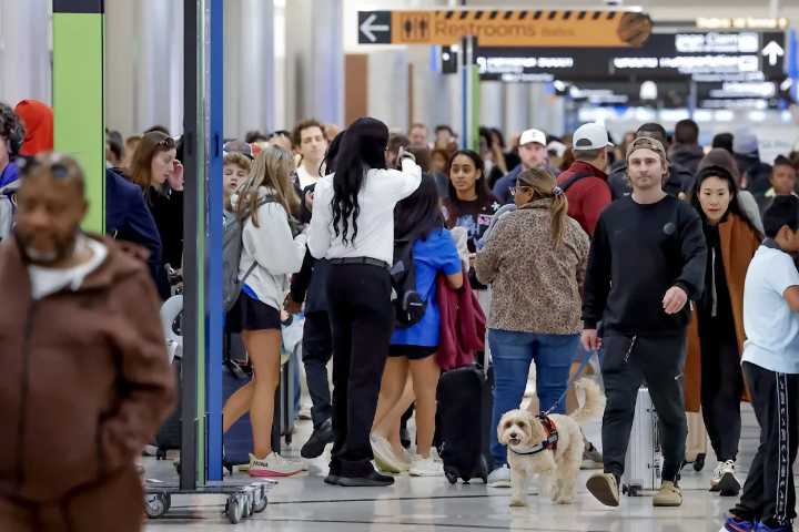 Viajeros sin Real ID deberán pagar tarifa de 45 dólares en aeropuertos de EE.UU.