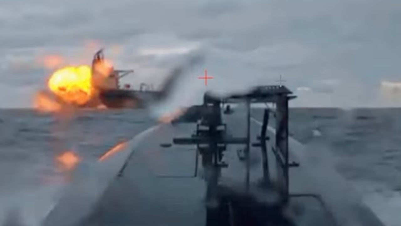 Ucrania destroza un petrolero ruso en un ataque sincronizado con drones Sea Baby en el Mar Negro