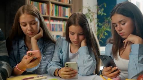 Should US follow Australia and ban young kids from social media?