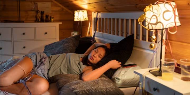 El hábito nocturno que podría estar dañando tu salud sin que lo notes, según la ciencia