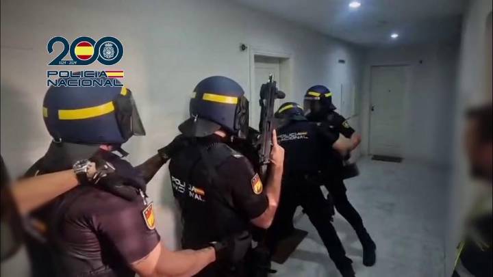 Seis detenidos al desmantelar dos puntos de venta de drogas en la "zona guiri" de Benidorm