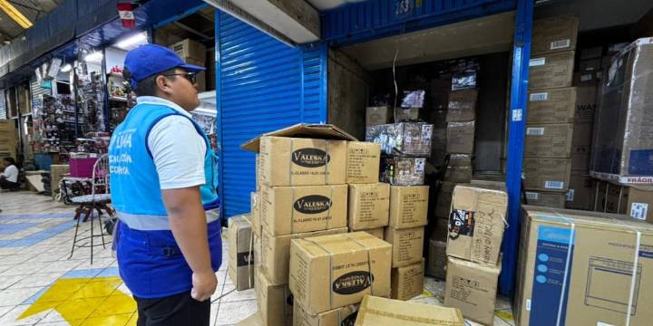 MML halla almacenes clandestinos dentro de cinco locales en Mesa Redonda y Mercado Central