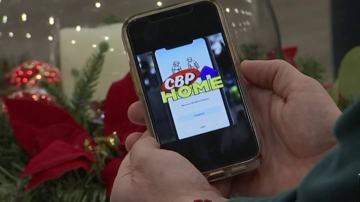 Video navideño del DHS que promueve salida voluntaria