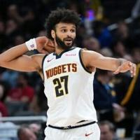 Ruthless Murray scores 52 to lead Nuggets, Bucks' Antetokounmpo injured
