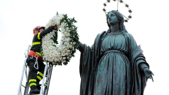 León XIV rinde homenaje a la Inmaculada Concepción en Roma