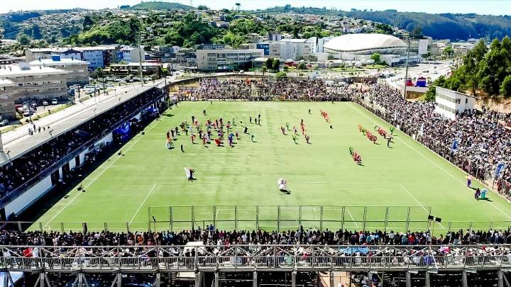 Cerca de 10 mil personas asisten a la presentación de Murgas en Estadio El Morro