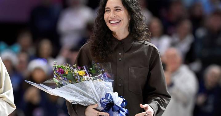 Sue Bird has jersey retired at UConn ahead of top-ranked Huskies' game against DePaul