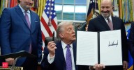 Trump signs order to block state AI regulations