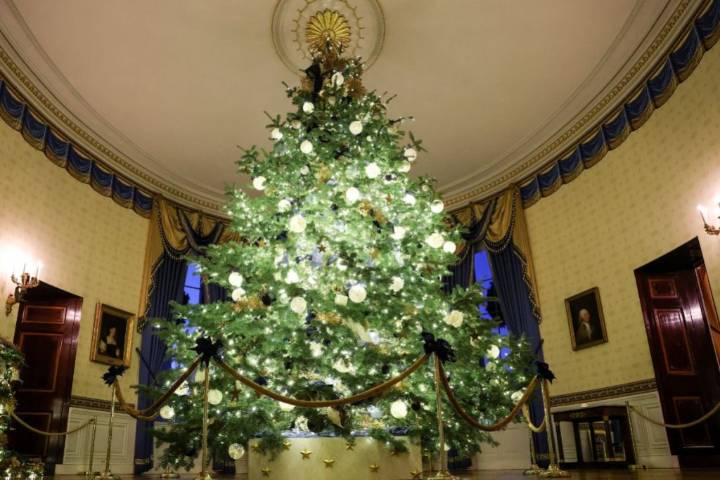 First Lady Melania Trump Unveils White House Christmas 2025 Decorations