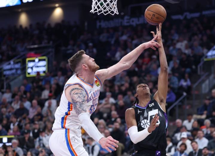 Deadspin | Thunder C Isaiah Hartenstein (calf) out at least 10-14 days