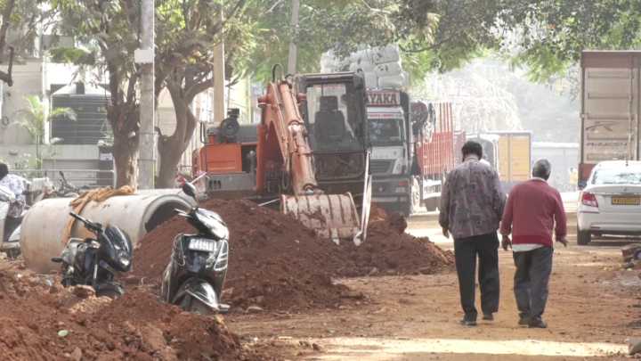 Traders want GBA to finish white-topping at Sirsi Circle soon