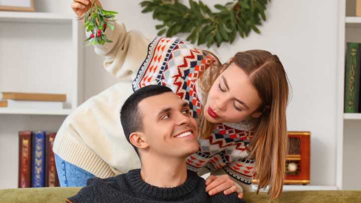 Goodbye, Mistletoe: The Old-School Alternative To Try That You Can DIY