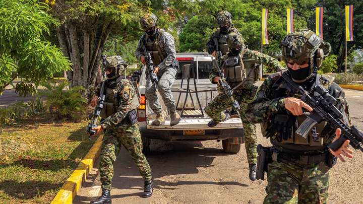 Fuerzas Militares y Policía Nacional liberan a más de 70 trabajadores retenidos en mina de esmeraldas en Maripí, Boyacá