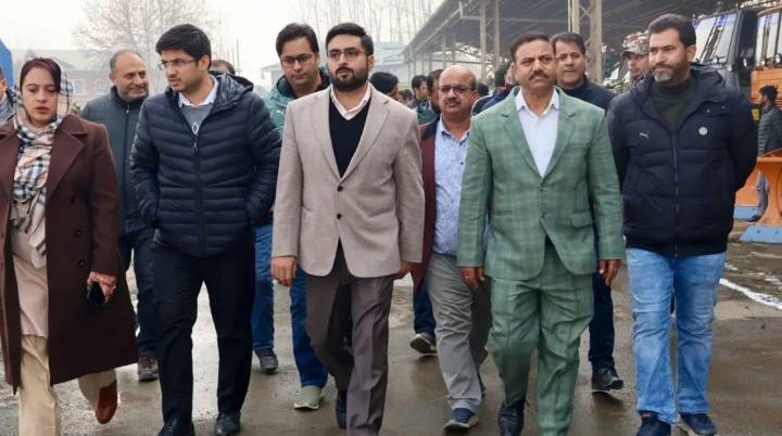 DC Srinagar, SMC Commissioner conduct Citywide inspection of winter, Snow Clearance Preparedness