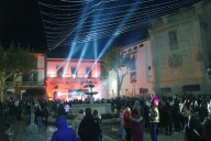 Baza inaugura la Navidad con espectáculo de luz y música