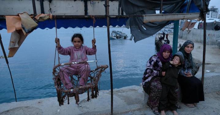 Gaza ceasefire is at a critical moment, Qatar's leader says