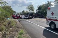 Persona fallece en choque entre dos camionetas en la carretera de Tecomán a Cerro de Ortega